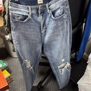 Sneak peek high rise distressed jeans size 5 // 110549